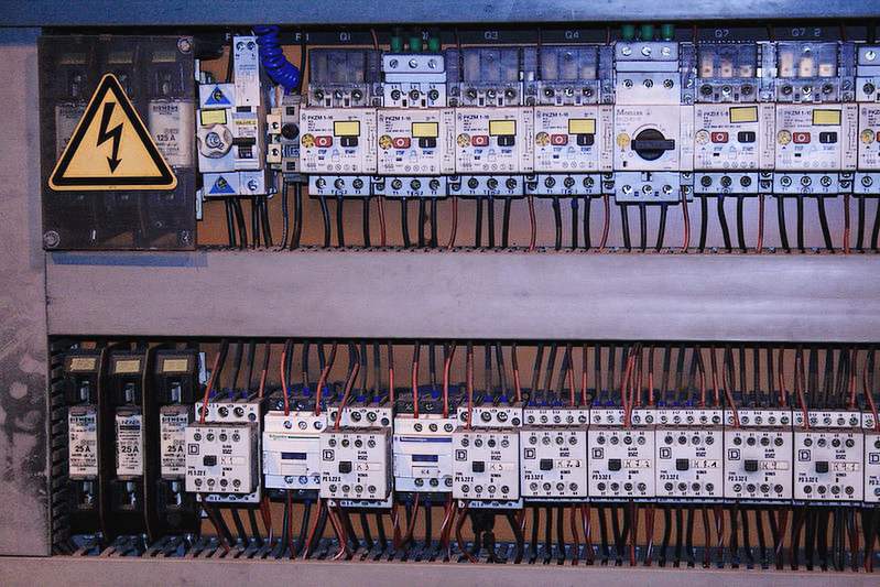 تجهیزات مورد نیاز تابلو برق سنعتی سه فاز